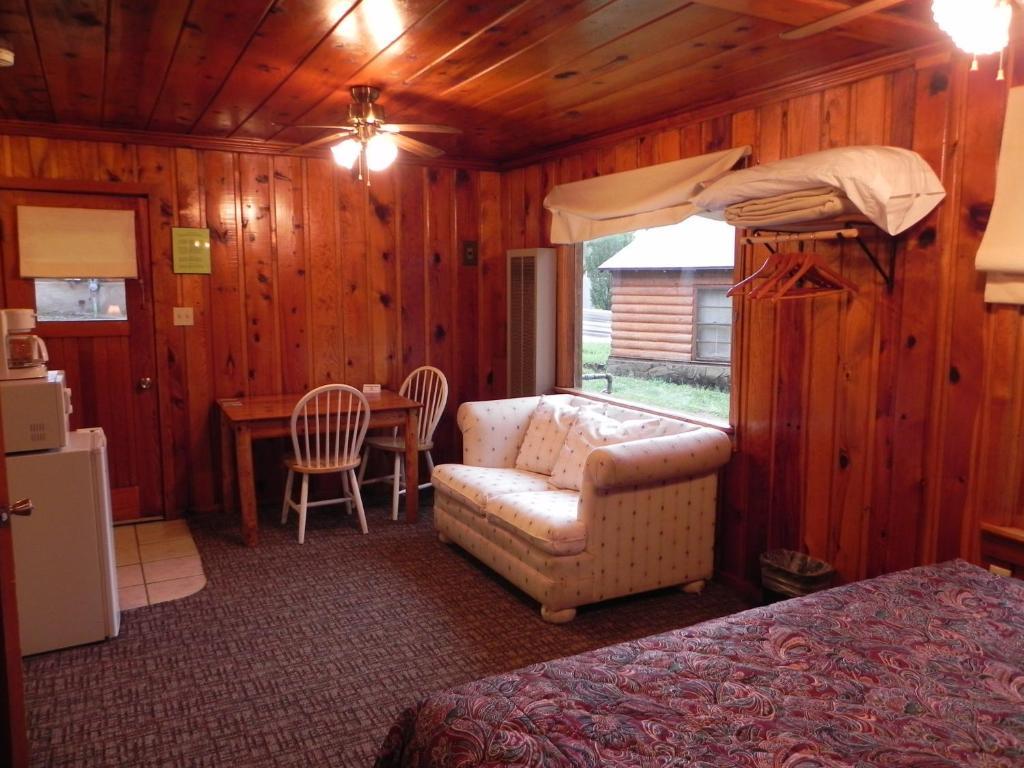 APACHE VILLAGE CABINS RUIDOSO, NM (United States) - from US$ 143 | BOOKED